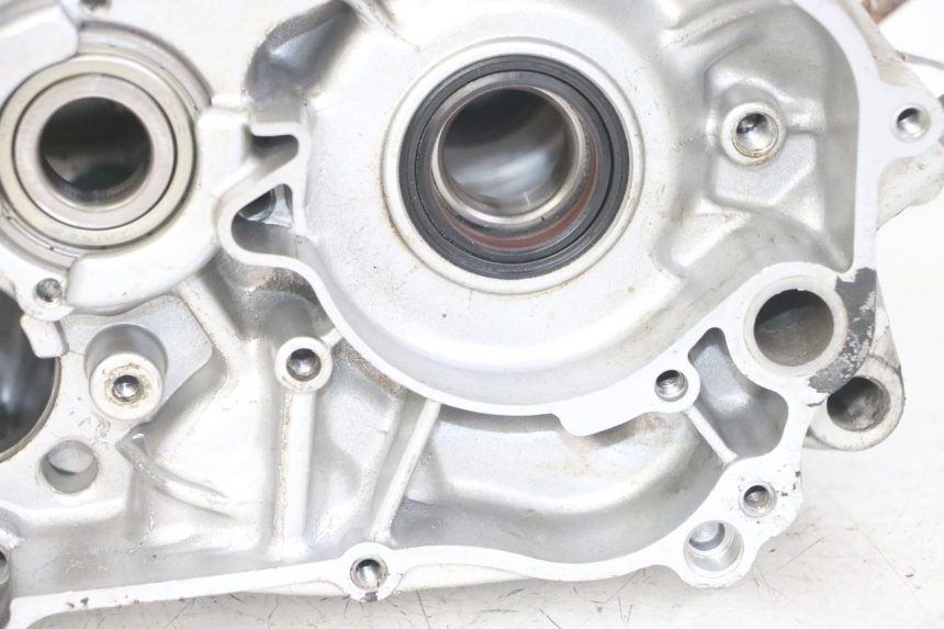 photo de Karter dolny silnika YAMAHA TDR DELTABOX 125 (1997 - 2003) - Struktura - zbliżenie