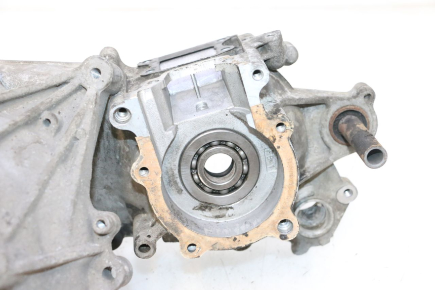 photo de DOLNA OBUDOWA SILNIKA PEUGEOT TREKKER 50 (1995 - 2004) - Alternatywny kąt