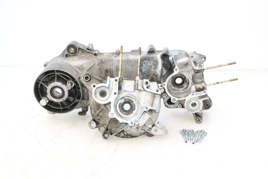 photo de DOLNA OBUDOWA SILNIKA PIAGGIO TYPHOON 50 (2000 - 2009) - Alternatywny kąt
