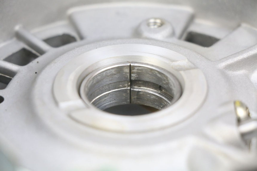 photo de Karter dolny silnika PIAGGIO VESPA GTS IGET ABS 125 (2017 - 2023) - Alternatywny kąt