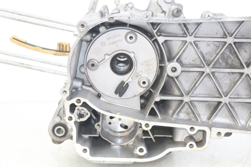 photo de Karter dolny silnika PIAGGIO VESPA GTS IGET ABS 125 (2017 - 2023) - Stan powierzchni