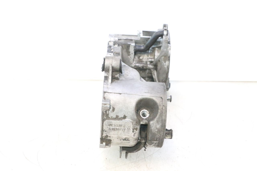 photo de DOLNA OBUDOWA SILNIKA PIAGGIO VESPA PRIMAVERA 2T 50 (2013 - 2018) - Widok z bliska