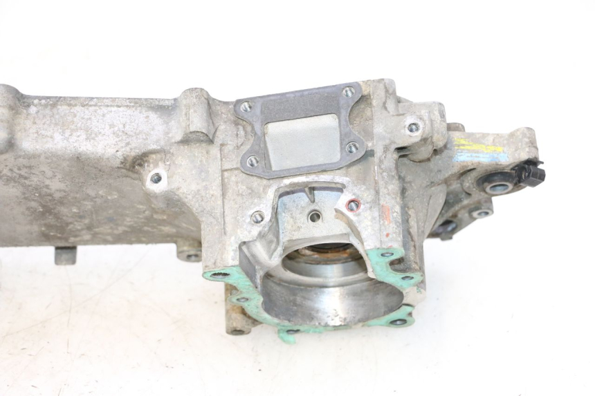 photo de Karter dolny silnika PEUGEOT VIVACITY 50 (2004 - 2009) - Struktura - zbliżenie