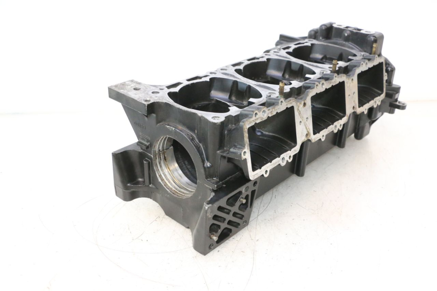 photo de DOLNA OBUDOWA SILNIKA YAMAHA WAVE RUNNER GP R 1200 (2000 - 2003) - Szczegół części