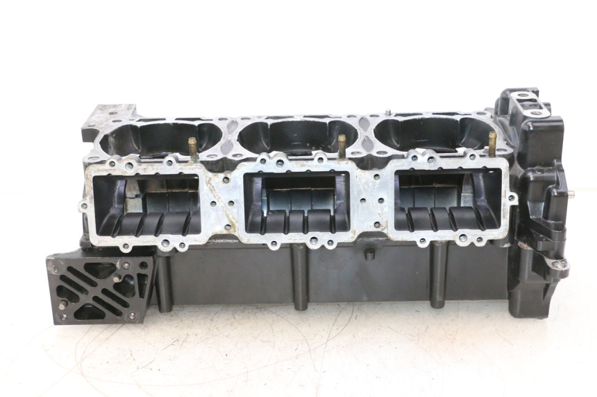 photo de DOLNA OBUDOWA SILNIKA YAMAHA WAVE RUNNER GP R 1200 (2000 - 2003) - Widok z bliska