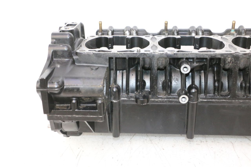 photo de DOLNA OBUDOWA SILNIKA YAMAHA WAVE RUNNER GP R 1200 (2000 - 2003) - Struktura - zbliżenie