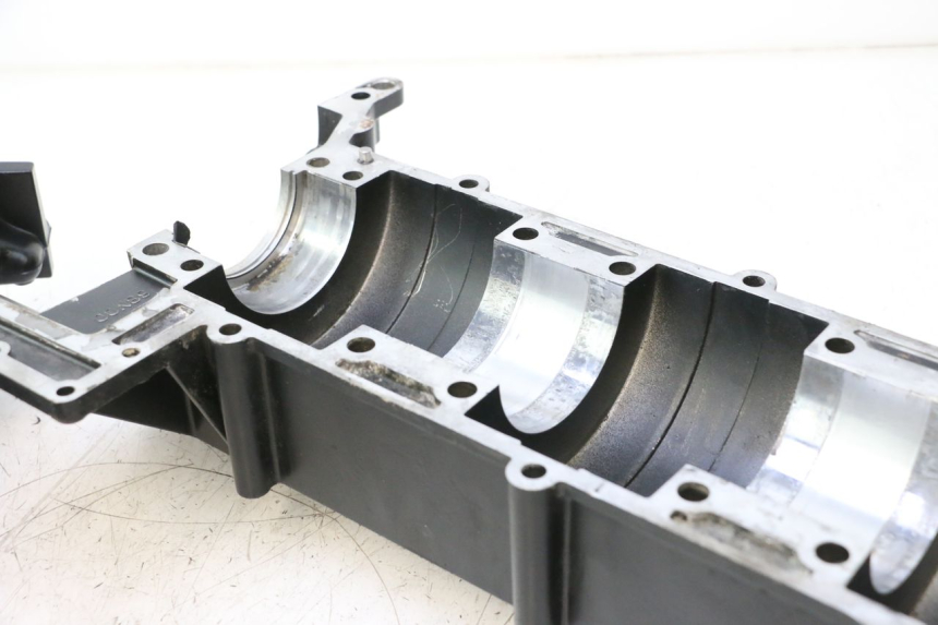 photo de DOLNA OBUDOWA SILNIKA YAMAHA WAVE RUNNER GP R 1200 (2000 - 2003) - Widok główny