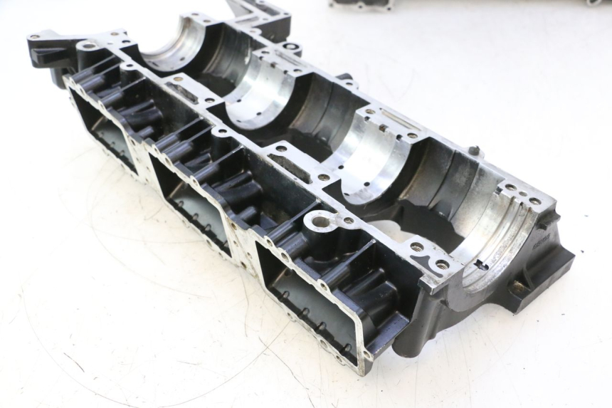photo de DOLNA OBUDOWA SILNIKA YAMAHA WAVE RUNNER GP R 1200 (2000 - 2003) - Inny kąt widzenia