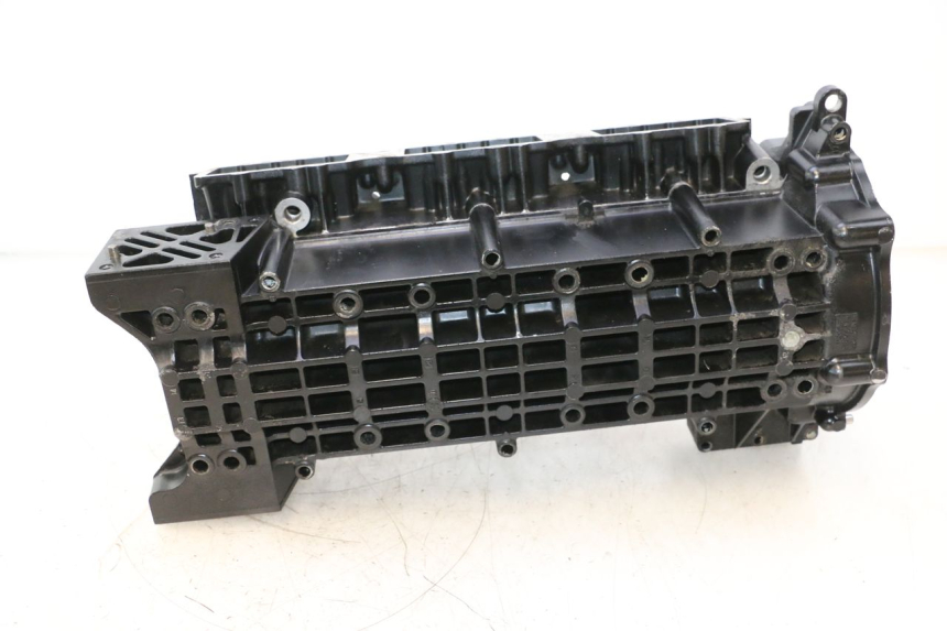 photo de DOLNA OBUDOWA SILNIKA YAMAHA WAVE RUNNER GP R 1200 (2000 - 2003) - Zbliżenie techniczne