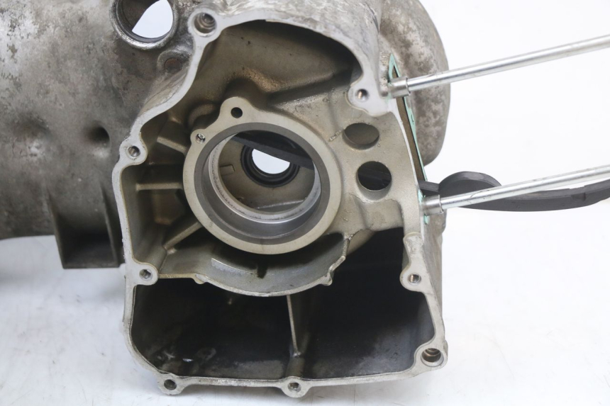 photo de Karter dolny silnika YAMAHA YP MAJESTY 125 (2002 - 2006) - Inny kąt widzenia