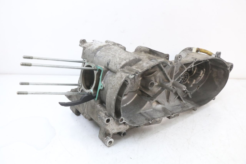 photo de Karter dolny silnika YAMAHA YP MAJESTY 125 (2002 - 2006) - Zbliżenie techniczne