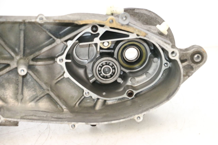 photo de Karter dolny silnika YAMAHA YP MAJESTY 125 (1998 - 2001) - Zbliżenie techniczne