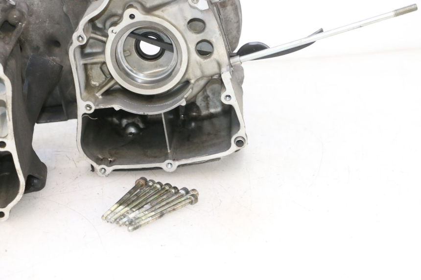 photo de DOLNA OBUDOWA SILNIKA YAMAHA YP MAJESTY 125 (2007 - 2010) - Widok profilu