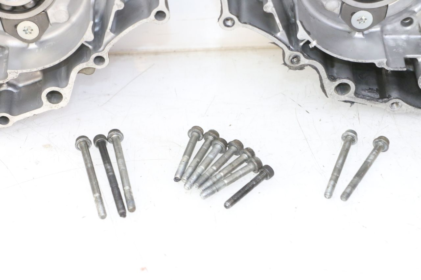 photo de Karter dolny silnika YAMAHA YZ-F YZF 250 (2014 - 2018) - Struktura - zbliżenie