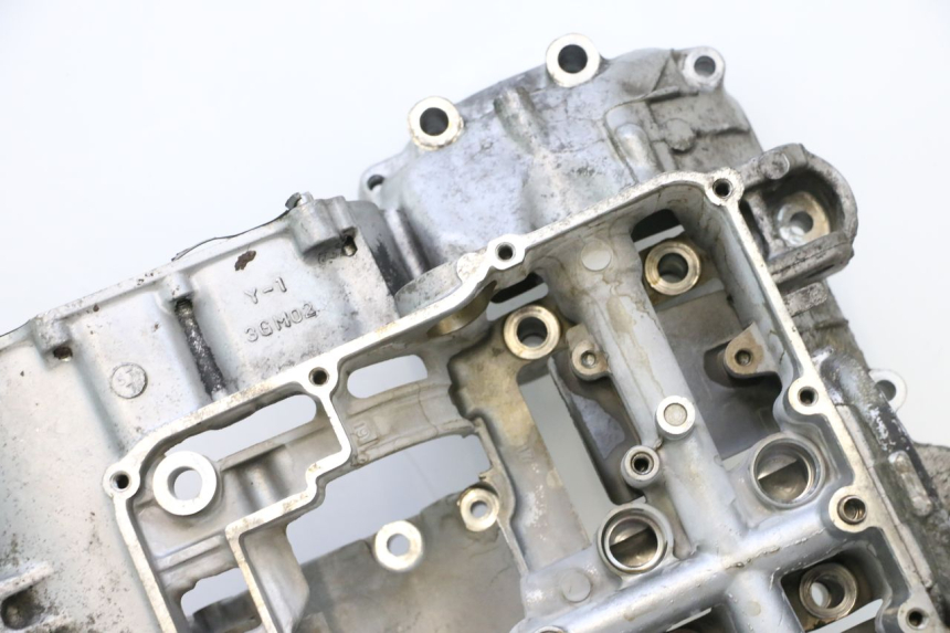 photo de DOLNA OBUDOWA SILNIKA YAMAHA YZF R GENESIS 750 (1993 - 1998) - Struktura - zbliżenie
