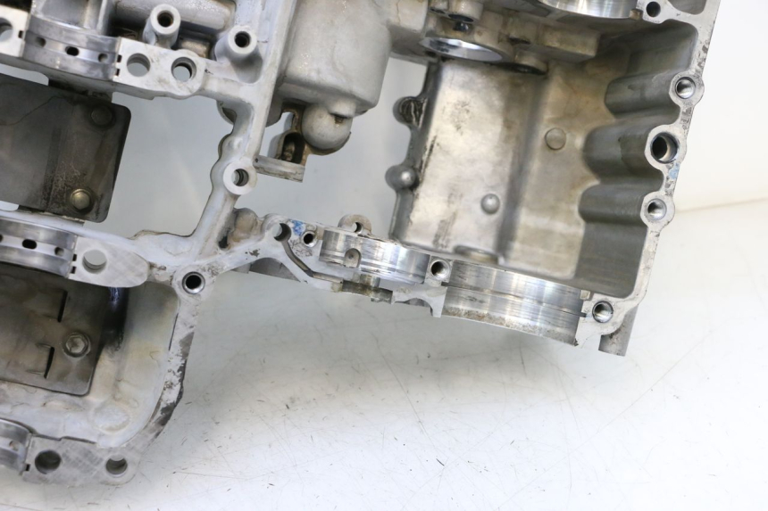 photo de DOLNA OBUDOWA SILNIKA YAMAHA YZF R GENESIS 750 (1993 - 1998) - Inny kąt widzenia