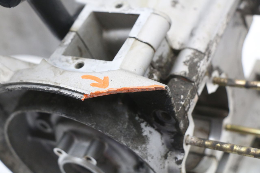 photo de Karter dolny silnika PIAGGIO ZIP 2T 50 (2009 - 2019) - Zbliżenie komponentów