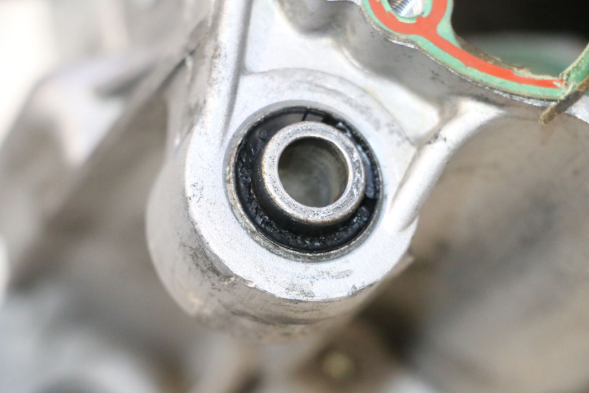 photo de DOLNA OBUDOWA SILNIKA PIAGGIO ZIP IGET 4T 50 (2021 - 2023) - Inny kąt widzenia