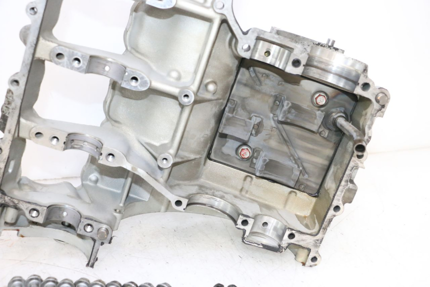 photo de DOLNA OBUDOWA SILNIKA KAWASAKI ZX-6R ZX6R 600 (2000 - 2002) - Struktura - zbliżenie