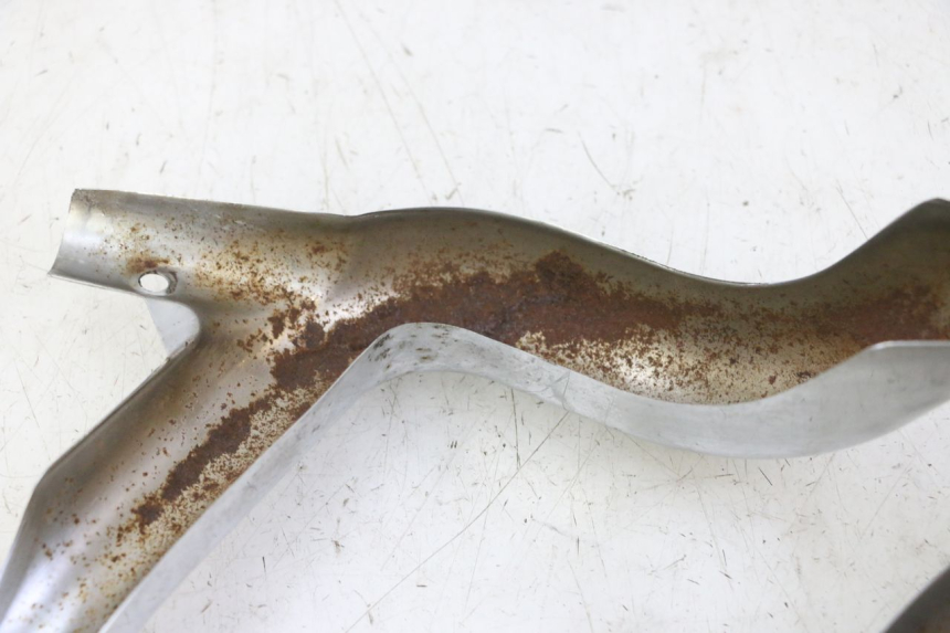 photo de OSŁONA WYDECHU HYOSUNG GV AQUILA 125 (2000 - 2009) - Inny kąt widzenia