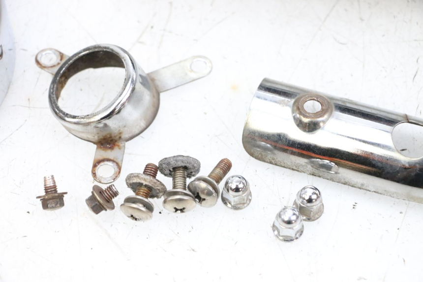 photo de OBUDOWA WYDECHU KYMCO GRAND DINK 125 (2002 - 2007) - Szczegóły charakterystyczne