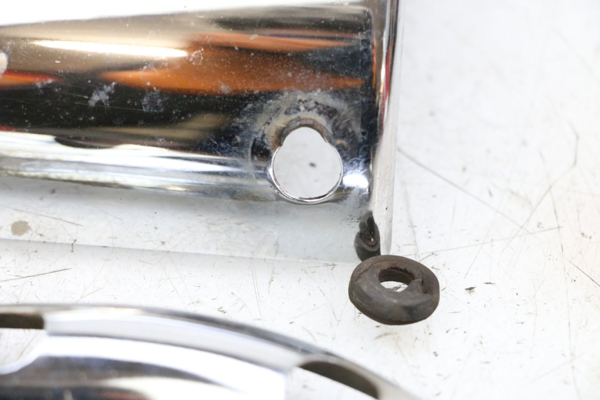 photo de OBUDOWA WYDECHU KYMCO GRAND DINK 125 (2002 - 2007) - Oznaczenia i referencje