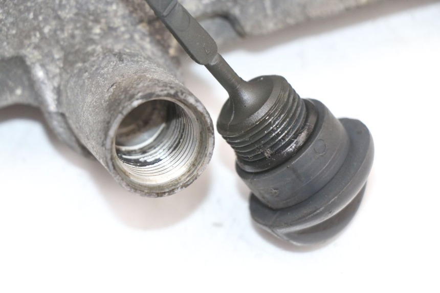 photo de MISKA OLEJOWA RENAULT KOURANOS 125 (2001 - 2004) - Zbliżenie techniczne