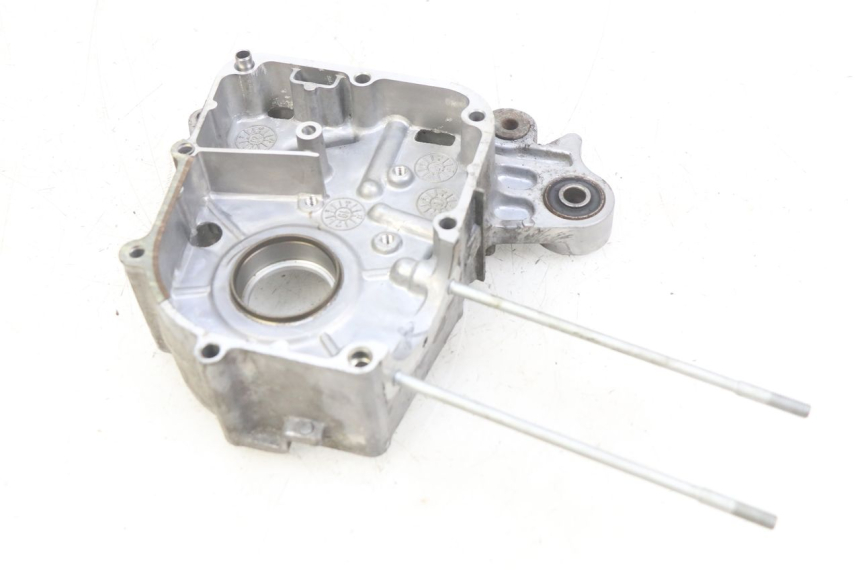 photo de OBUDOWA SILNIKA PRAWA KYMCO AGILITY 16+ 4T 50 (2018 - 2023) - Inny kąt widzenia