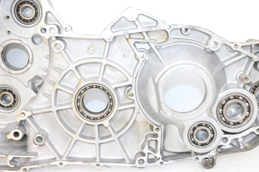 photo de OBUDOWA SILNIKA PRAWA SUZUKI BURGMAN 650 (2013 - 2020) - Szczegóły charakterystyczne