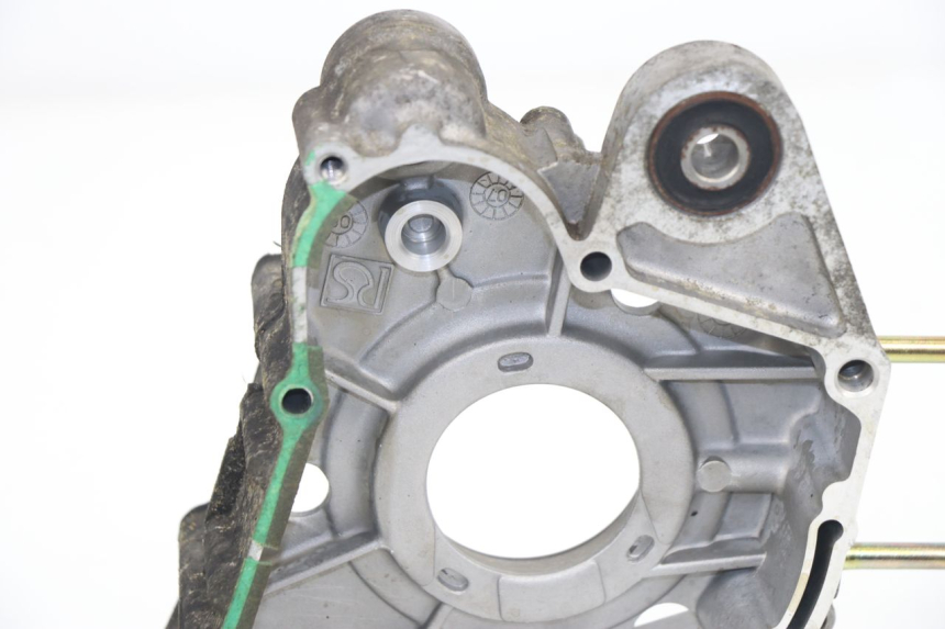 photo de OBUDOWA SILNIKA PRAWA DAELIM BESBI 125 (2007 - 2008) - Zoom stanu zużycia