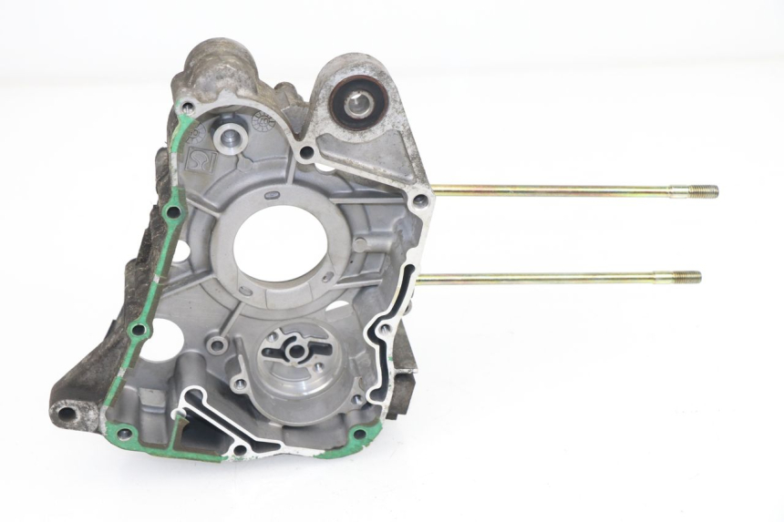 photo de OBUDOWA SILNIKA PRAWA DAELIM BESBI 125 (2007 - 2008) - Inny kąt widzenia