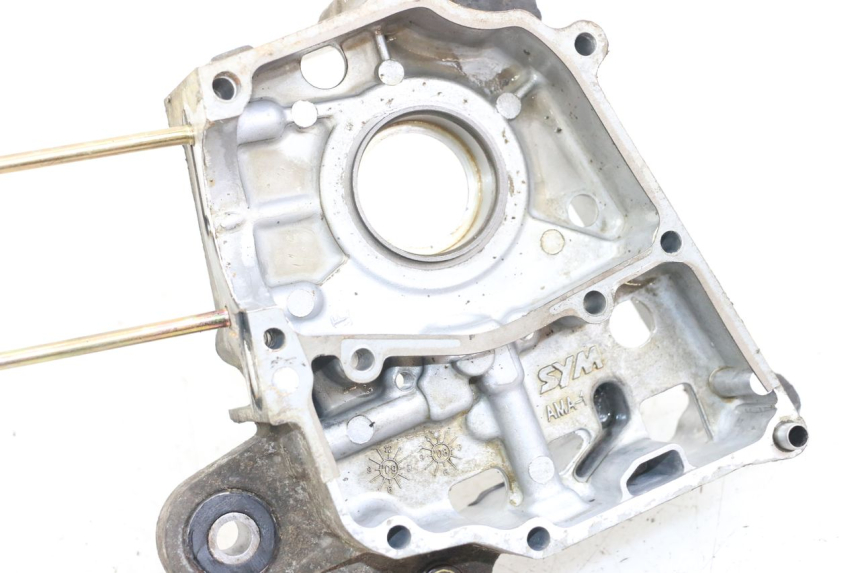 photo de OBUDOWA SILNIKA PRAWA SYM FIDDLE 2 50 (2008 - 2013) - Inny kąt widzenia