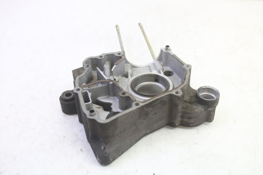 photo de OBUDOWA SILNIKA PRAWA SYM FIDDLE 3 III 125 (2014 - 2020) - Inny kąt widzenia