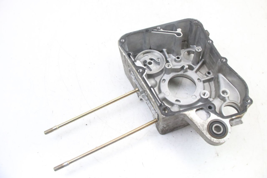 photo de OBUDOWA SILNIKA PRAWA KYMCO GRAND DINK 125 (2008 - 2014) - Zbliżenie techniczne