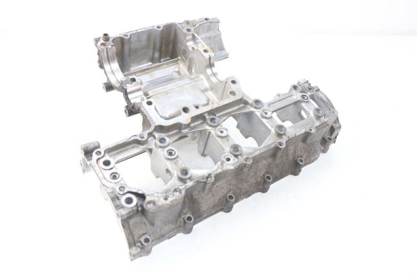 photo de OBUDOWA SILNIKA PRAWA SUZUKI GSX-R GSXR 600 (2001 - 2003) - Zoom stanu zużycia