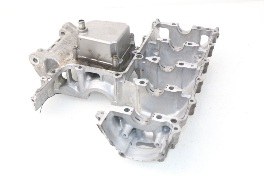 photo de OBUDOWA SILNIKA PRAWA SUZUKI GSX-R GSXR 600 (2001 - 2003) - Zbliżenie techniczne