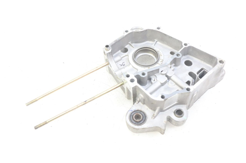 photo de OBUDOWA SILNIKA PRAWA SYM ORBIT III 3 4T 50 (2021 - 2025) - Inny kąt widzenia