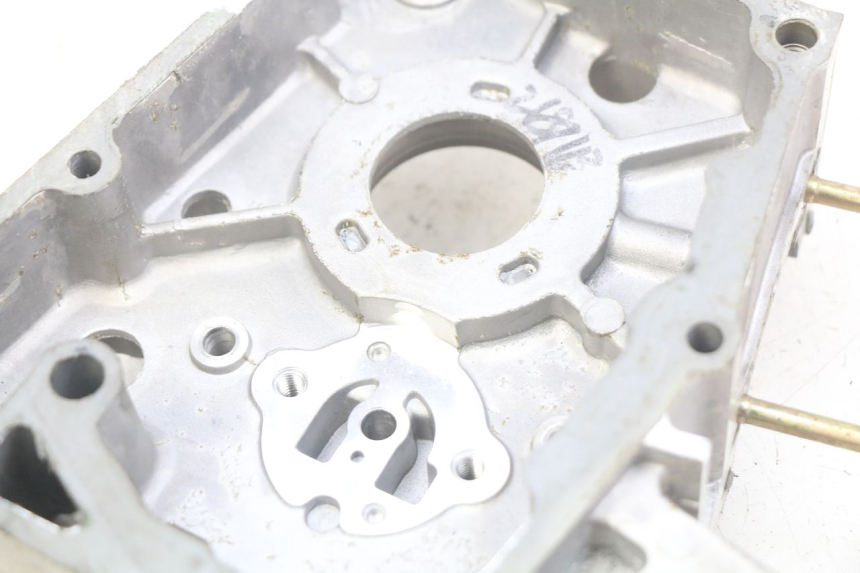 photo de OBUDOWA SILNIKA PRAWA SYM ORBIT III 3 4T 50 (2021 - 2025) - Stan powierzchni