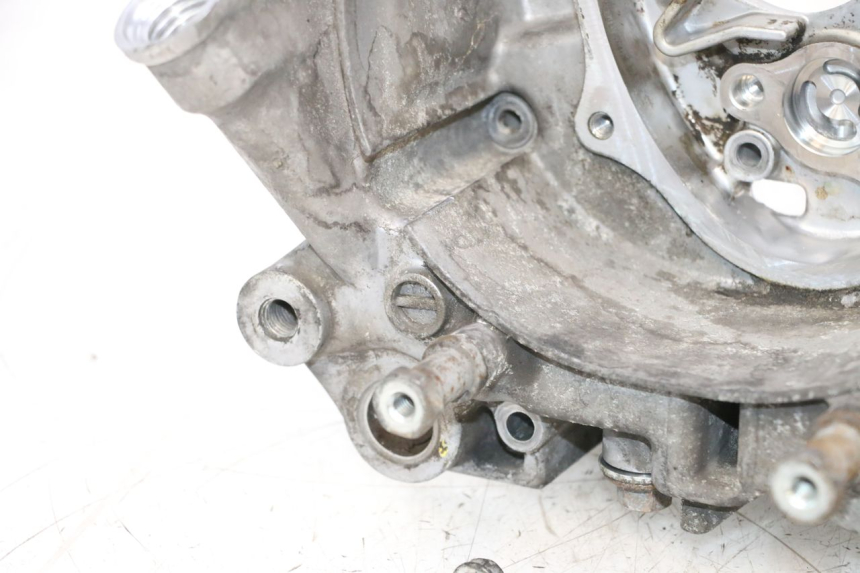 photo de PRAWA OBUDOWA SILNIKA HONDA PCX (JF57/JF64) 125 (2014 - 2018) - Widok z bliska