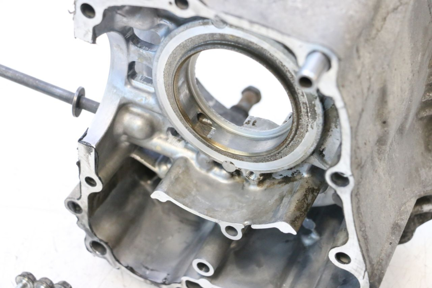 photo de PRAWA OBUDOWA SILNIKA HONDA PCX (JF57/JF64) 125 (2014 - 2018) - Punkty mocowania