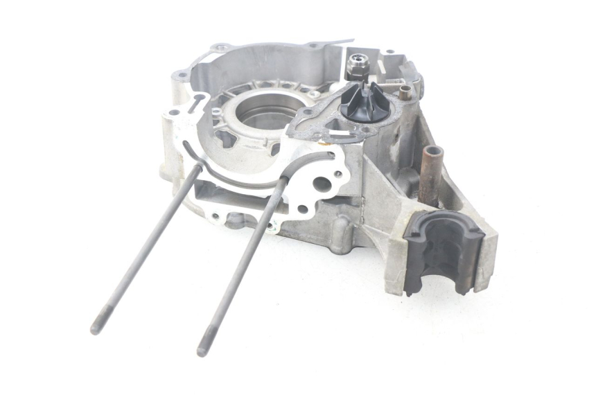 photo de OBUDOWA SILNIKA PRAWA PEUGEOT SATELIS 125 (2013 - 2018) - Inny kąt widzenia