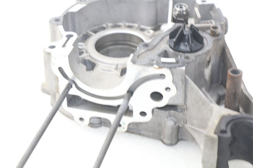 photo de OBUDOWA SILNIKA PRAWA PEUGEOT SATELIS 125 (2013 - 2018) - Zbliżenie techniczne