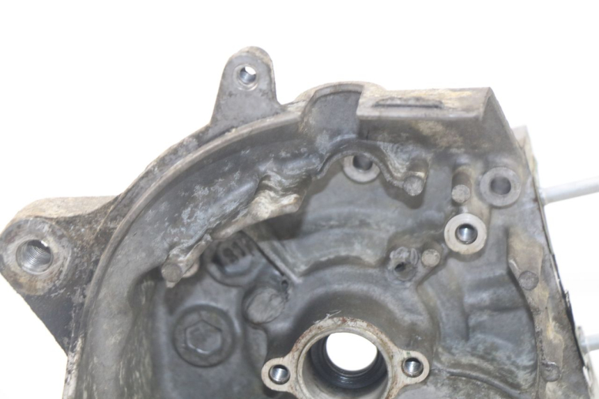 photo de OBUDOWA SILNIKA PRAWA HONDA SCV LEAD 100 (2003 - 2007) - Inny kąt widzenia