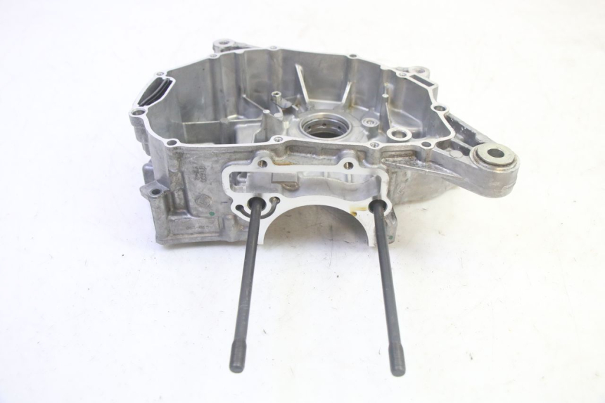 photo de OBUDOWA SILNIKA PRAWA YAMAHA TRICITY 300 (2020 - 2024) - Zoom stanu zużycia