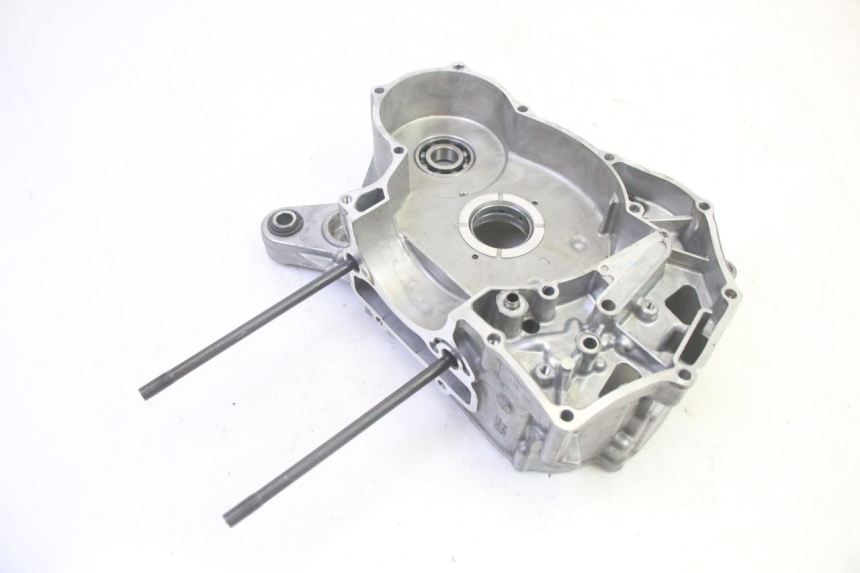 photo de OBUDOWA SILNIKA PRAWA YAMAHA TRICITY 300 (2020 - 2024) - Inny kąt widzenia