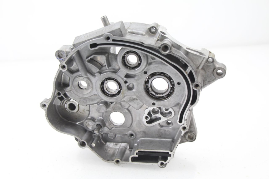 photo de OBUDOWA SILNIKA PRAWA YAMAHA TTR 125 (2000 - 2020) - Inny kąt widzenia