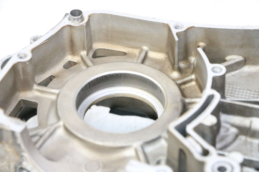 photo de OBUDOWA SILNIKA PRAWA YAMAHA X-MAX XMAX 125 (2010 - 2013) - Inny kąt widzenia