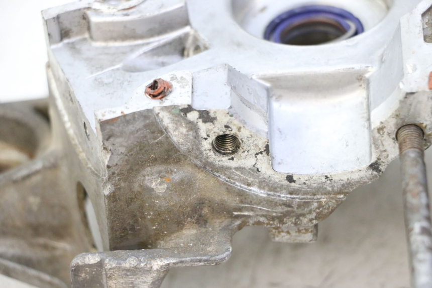 photo de OBUDOWA SILNIKA PRAWA YAMAHA AEROX 50 (1997 - 2006) - Zbliżenie techniczne