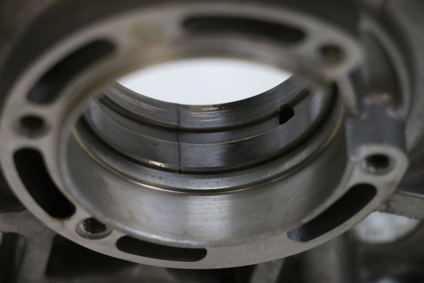 photo de Karter silnika lewy SUZUKI BURGMAN 650 (2013 - 2020) - Szczegół części