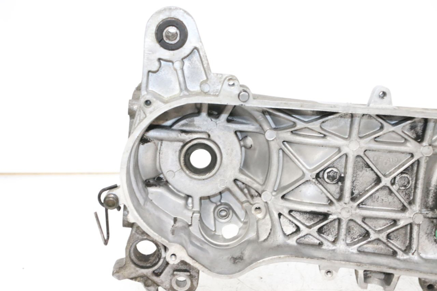 photo de Karter silnika lewy PEUGEOT KISBEE 2T 50 (2010 - 2017) - Alternatywny kąt